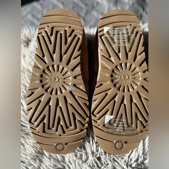 Fluffy UGG boots. Size 6. - Picture 2 of 6